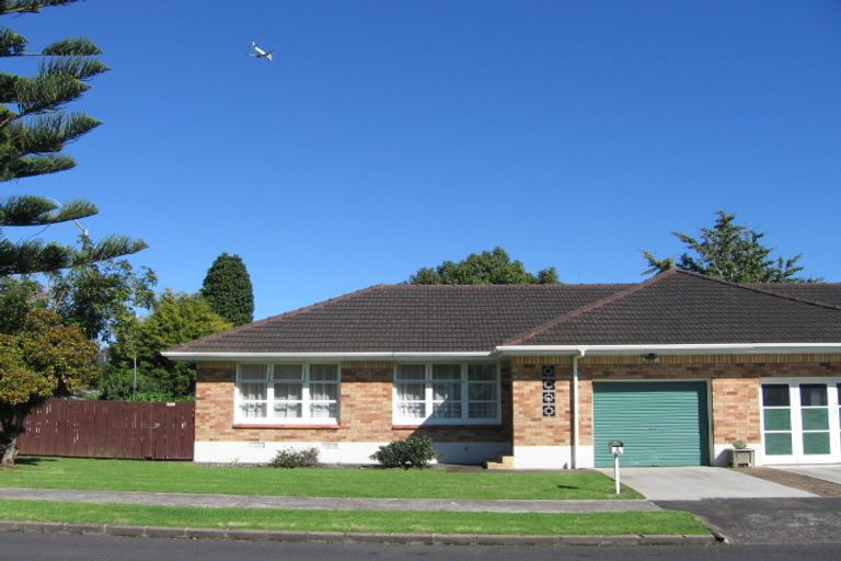 Photo of property in 2 Edorvale Avenue, Manukau, Auckland, 2025