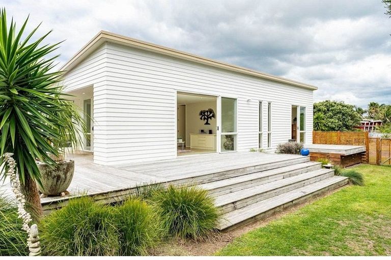 Photo of property in 37 Seabreeze Road, Mangawhai Heads, Mangawhai, 0505