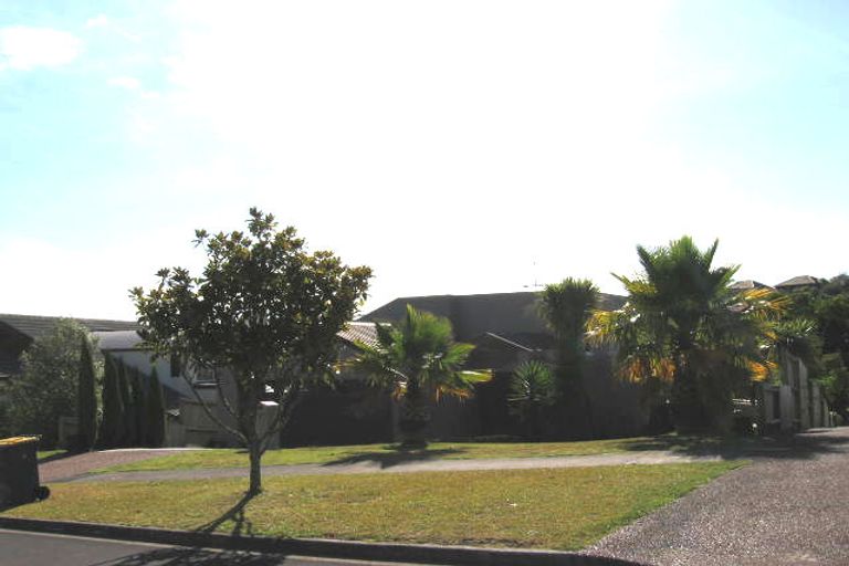 Photo of property in 20 Tyrico Close, Unsworth Heights, Auckland, 0632