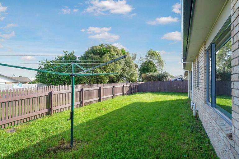 Photo of property in 9 Woodbank Drive, Glen Eden, Auckland, 0602