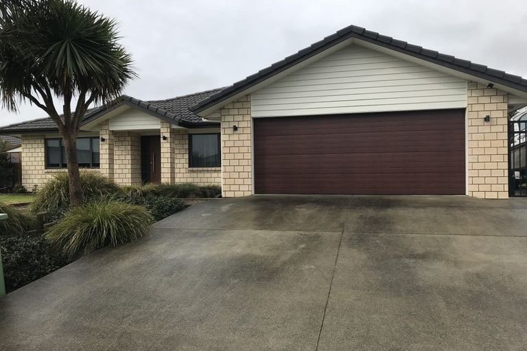 Photo of property in 22 Ripple Grove, Waiuku, 2123