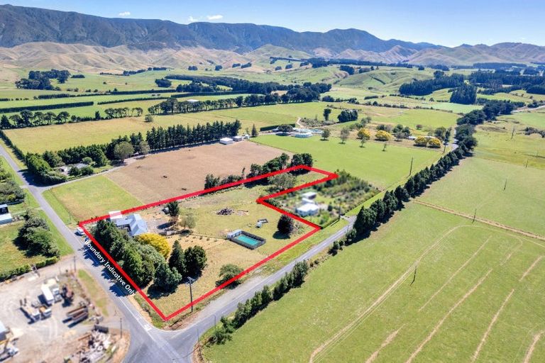 Photo of property in 680 Laws Road, Dannevirke, 4978