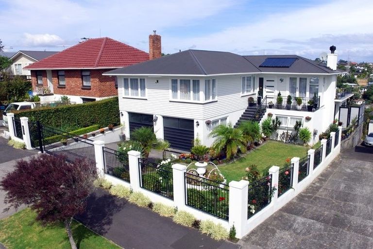 Photo of property in 42 Lynbrooke Avenue, Blockhouse Bay, Auckland, 0600