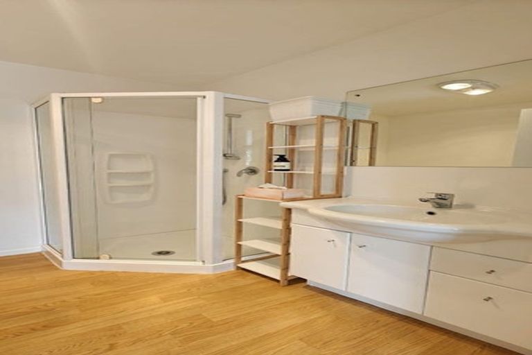 Photo of property in 15 Burnside Court, Rosedale, Auckland, 0632