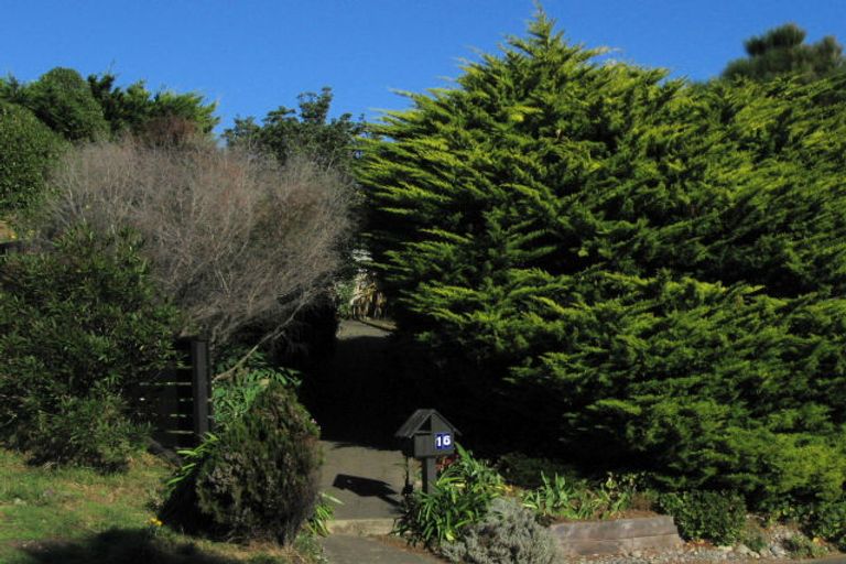 Photo of property in 16 Sunset Terrace, Waikanae Beach, Waikanae, 5036