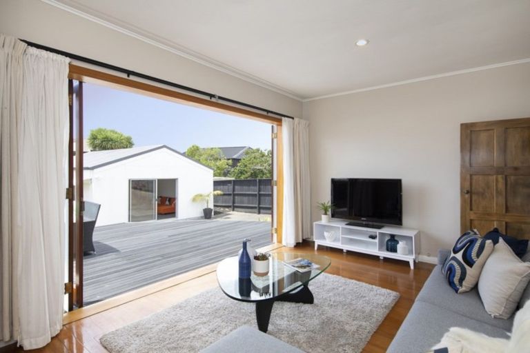Photo of property in 55 Riro Street, Point Chevalier, Auckland, 1022