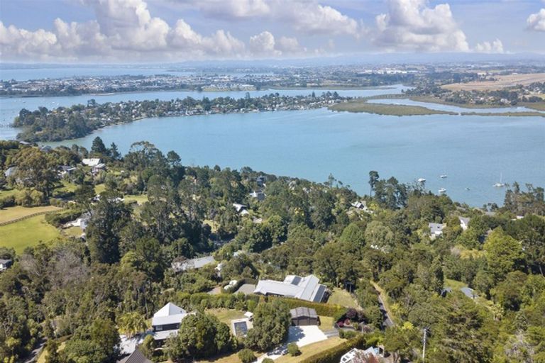 Photo of property in 5 Ngarahana Avenue, Paremoremo, Auckland, 0632