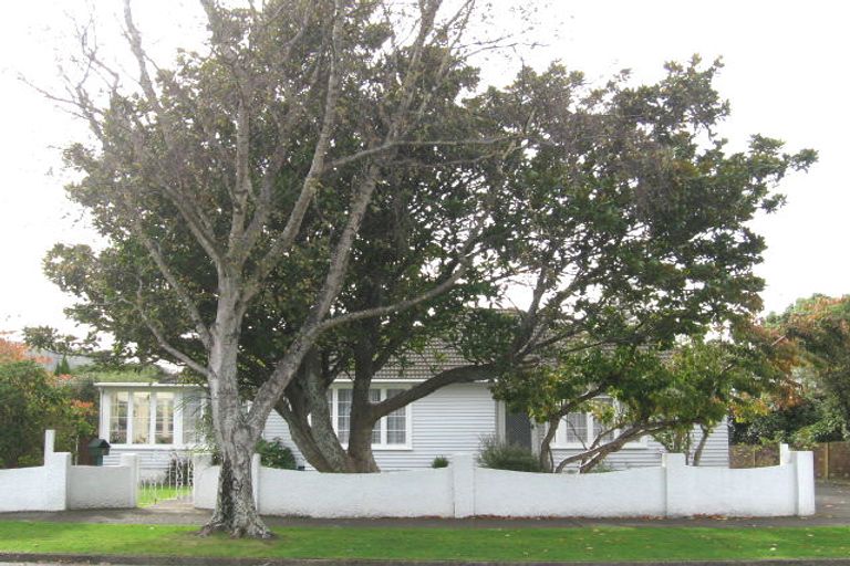 Photo of property in 8 Garden Road, Avalon, Lower Hutt, 5011