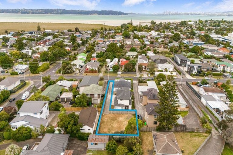 Photo of property in 742b Te Atatu Road, Te Atatu Peninsula, Auckland, 0610