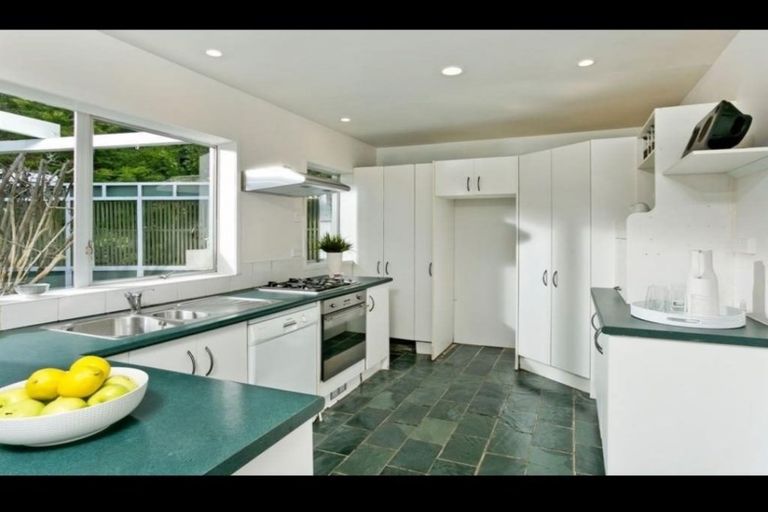 Photo of property in 13 Dunraven Place, Torbay, Auckland, 0630