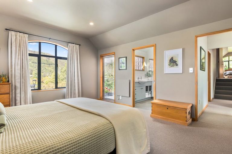 Photo of property in 2 Emerald Lane, Cashmere, Christchurch, 8022