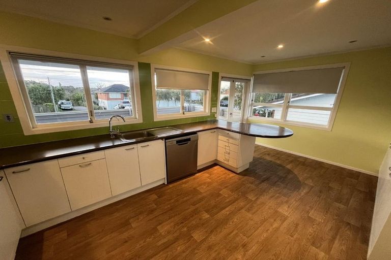 Photo of property in 71 Aberdeen Road, Castor Bay, Auckland, 0620