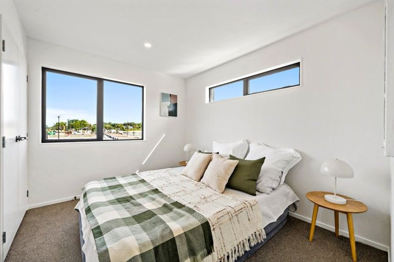 Photo of property in 1/4 Glenburn Road, Hobsonville, 0616
