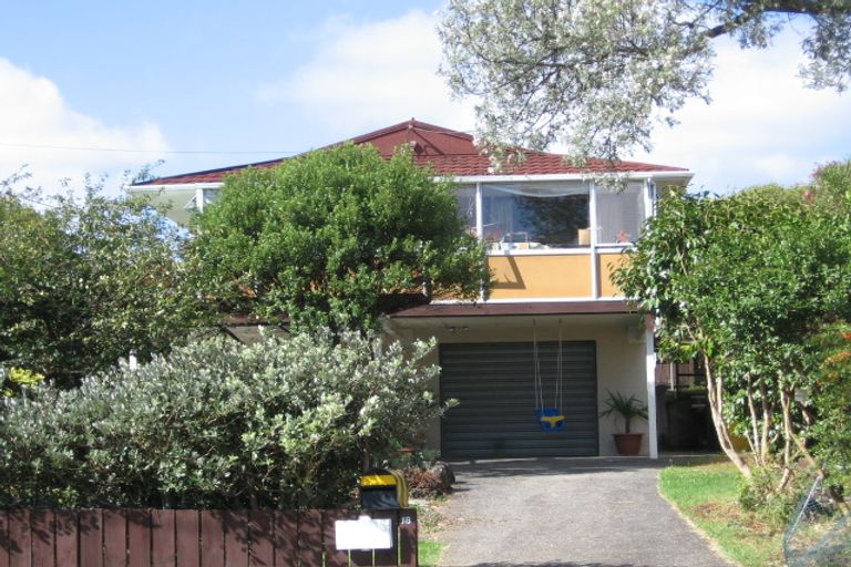 Photo of property in 2/18 Drome View Place, Beach Haven, Auckland, 0626