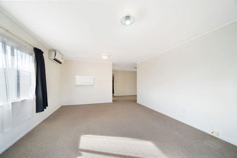 Photo of property in 1/47 Flanshaw Road, Te Atatu South, Auckland, 0610