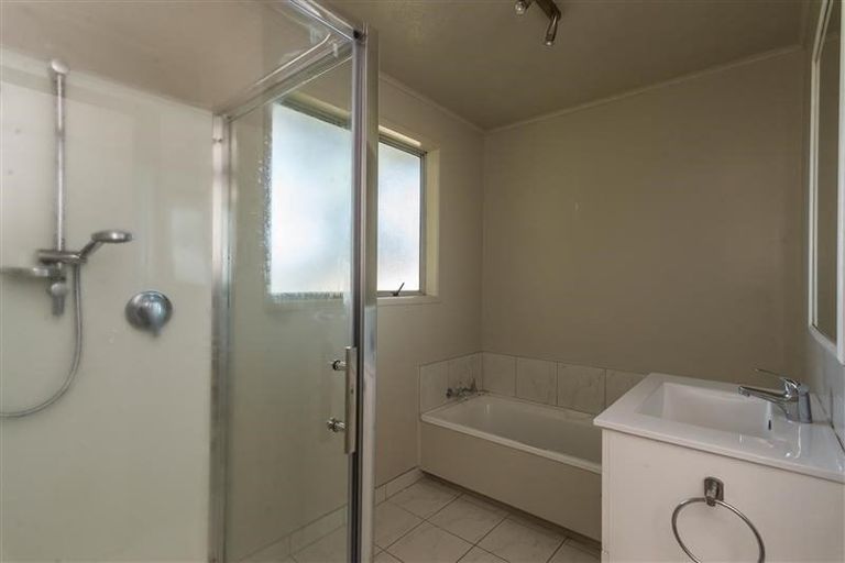 Photo of property in 49 Donovan Avenue, Massey, Auckland, 0614