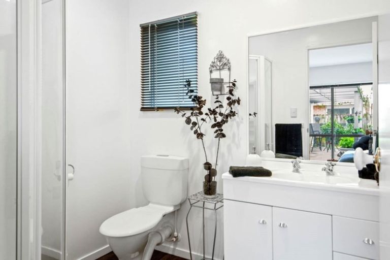 Photo of property in 6 Lushington Place, Huntington Park, Auckland, 2013