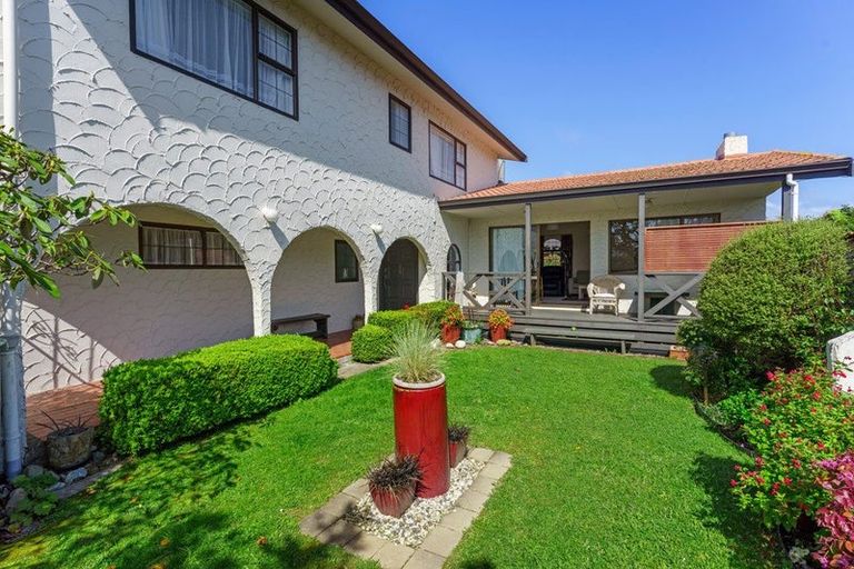 Photo of property in 22 Rewarewa Crescent, Waikanae, 5036