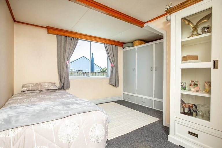 Photo of property in 43 Rhodes Street, Carterton, 5713