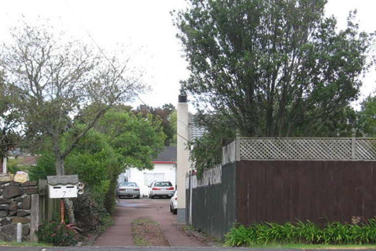 Photo of property in 2/7 Woodside Road, Massey, Auckland, 0614