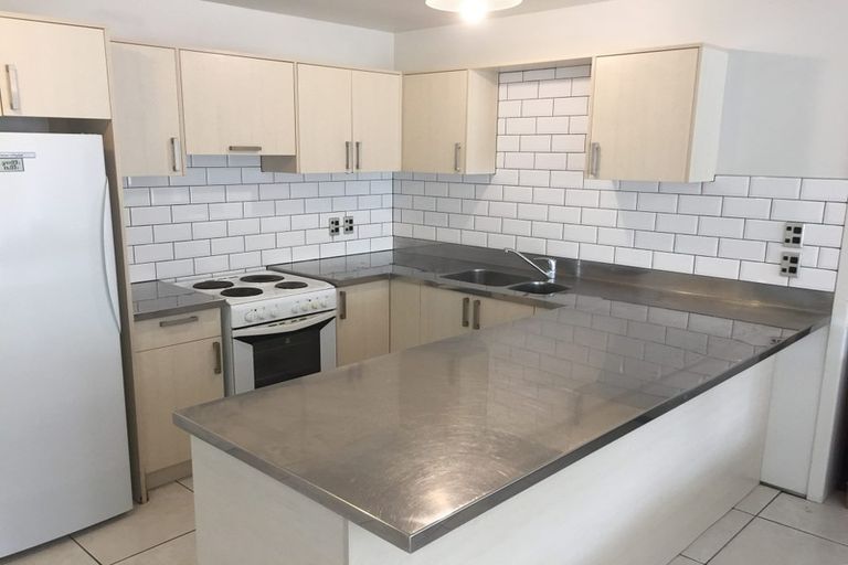 Photo of property in 5 Don Croot Street, Morningside, Auckland, 1021
