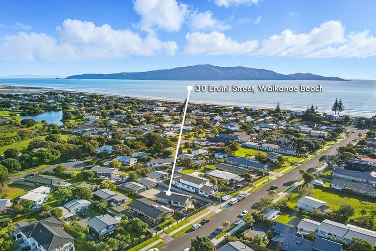 Photo of property in 30 Eruini Street, Waikanae Beach, Waikanae, 5036
