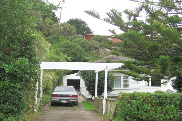 Photo of property in 6 Lincoln Avenue, Tawa, Wellington, 5028
