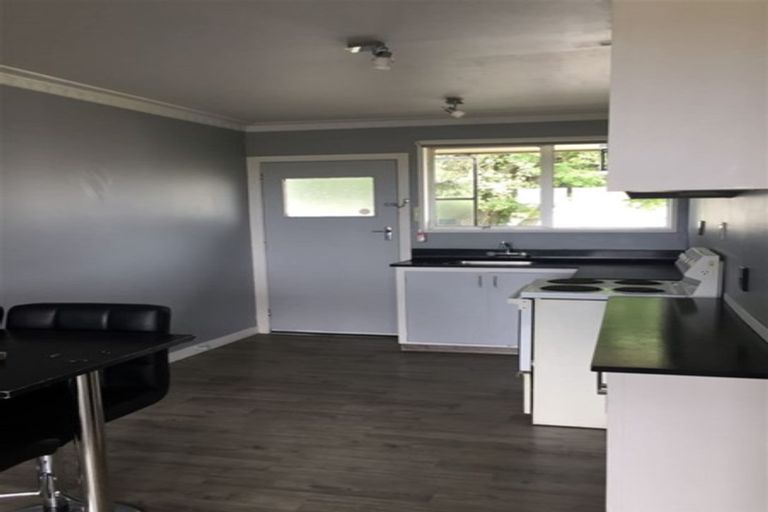 Photo of property in 2/52 Mortlake Street, Islington, Christchurch, 8042