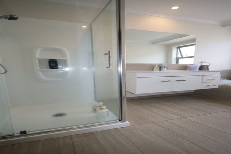 Photo of property in 35 Rochfort Crescent, Pyes Pa, Tauranga, 3112