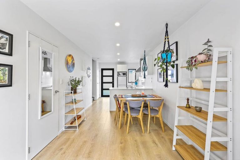 Photo of property in 3/6 South Pacific Place, Henderson, Auckland, 0612