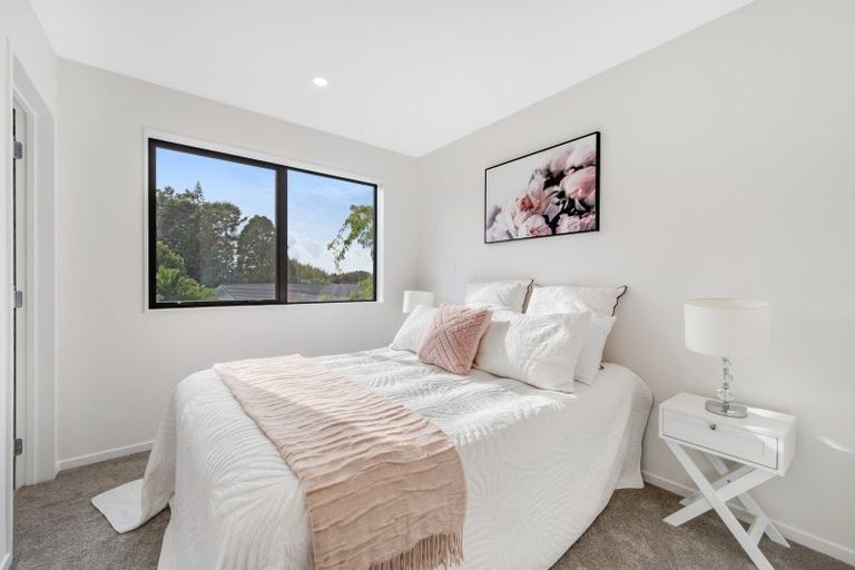 Photo of property in 140b Edgewater Drive, Pakuranga, Auckland, 2010