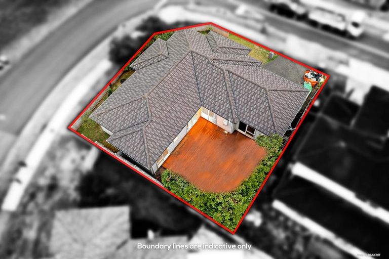 Photo of property in 1 Stamford Crescent, Flat Bush, Auckland, 2019