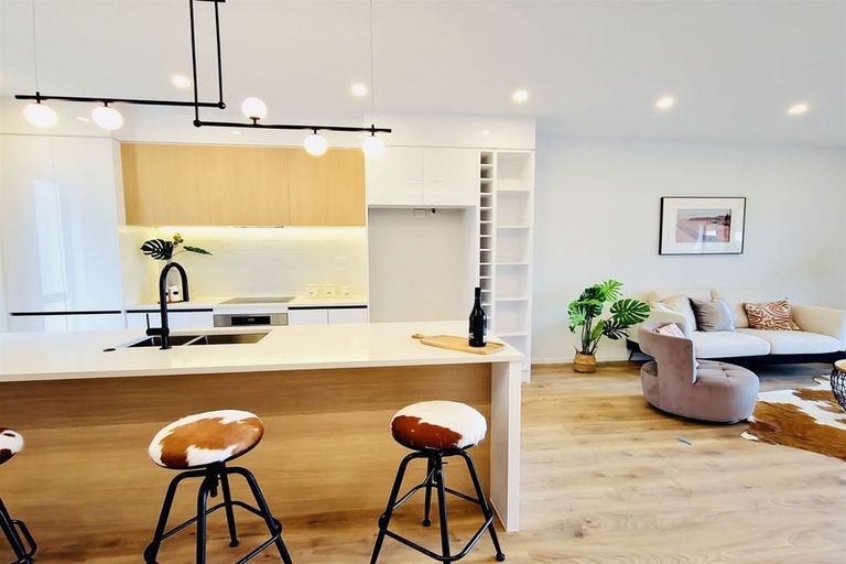 Photo of property in 15 Mina Way, Browns Bay, Auckland, 0630