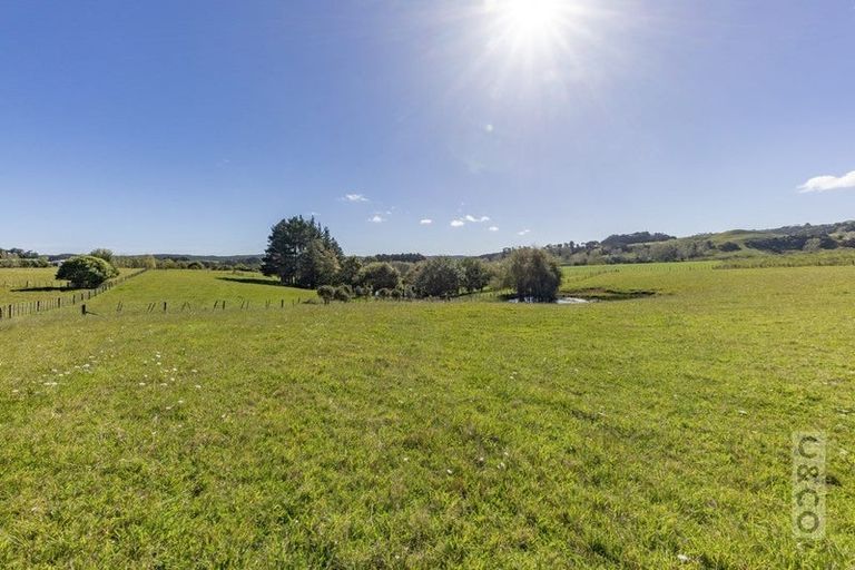 Photo of property in 1226 State Highway 16, Waimauku, 0883