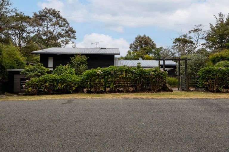 Photo of property in 37 York Road, Titirangi, Auckland, 0604