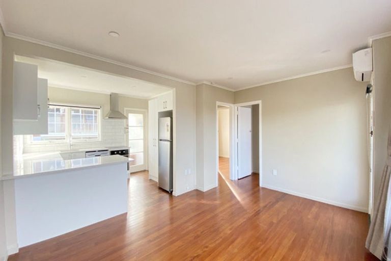 Photo of property in 2/60 Church Street, Northcote Point, Auckland, 0627
