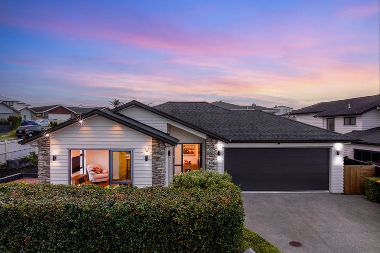 Photo of property in 2 Gemscott Crescent, Huapai, Kumeu, 0810