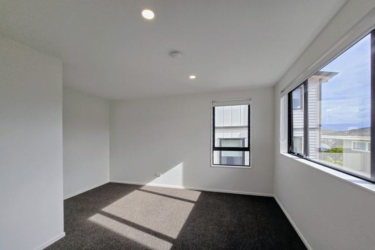 Photo of property in 7c Gulf Crest, Bucklands Beach, Auckland, 2012