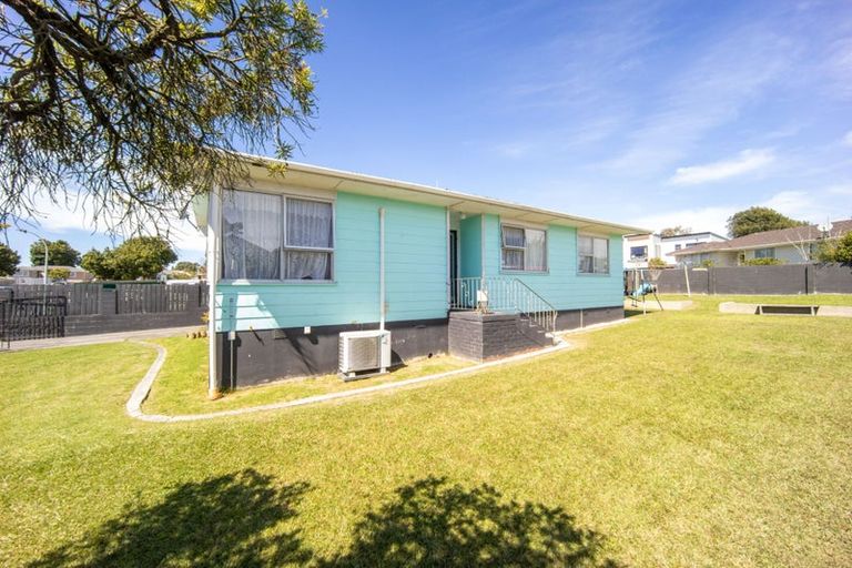 Photo of property in 6 Burbank Avenue, Manurewa, Auckland, 2102