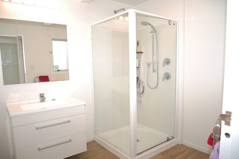 Photo of property in 12 Kowhai Grove, Raumati Beach, Paraparaumu, 5032