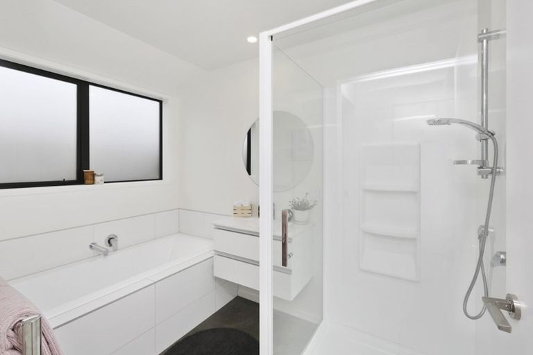 Photo of property in 28 Dreaver Drive, Waitara, 4320