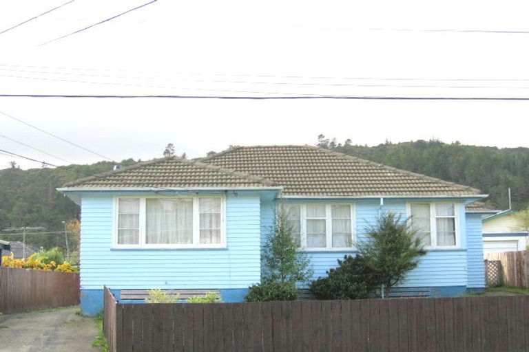 Photo of property in 6 Walker Grove, Stokes Valley, Lower Hutt, 5019
