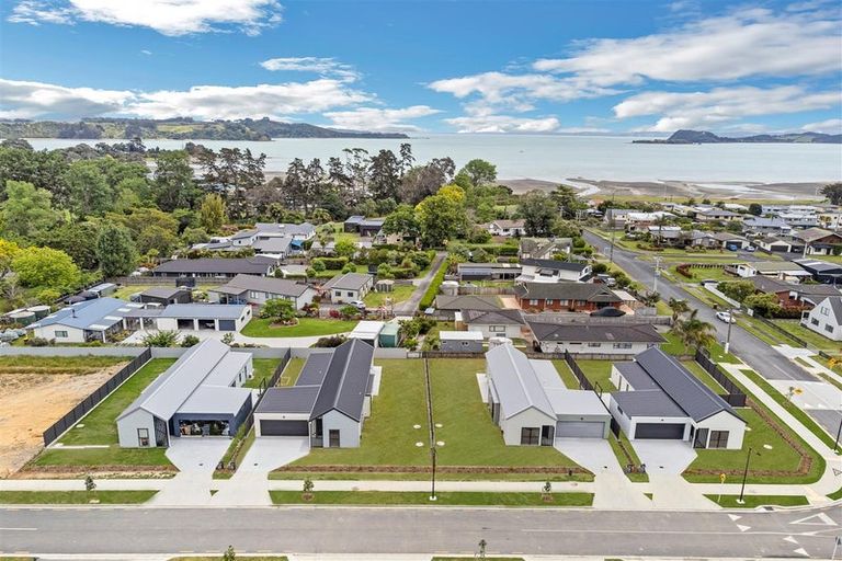 Photo of property in 64 Mataikokako Loop, Kawakawa Bay, 2585