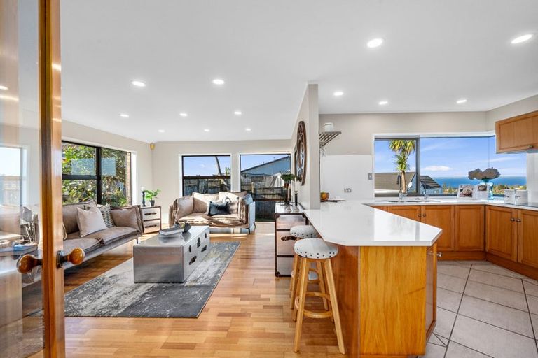 Photo of property in 29 Calypso Place, Rothesay Bay, Auckland, 0630