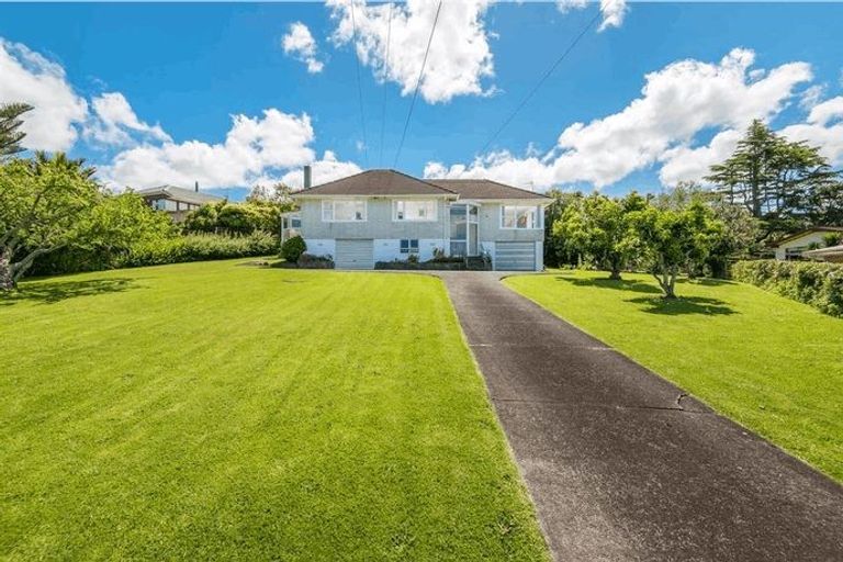 Photo of property in 21 Montana Avenue, Murrays Bay, Auckland, 0630
