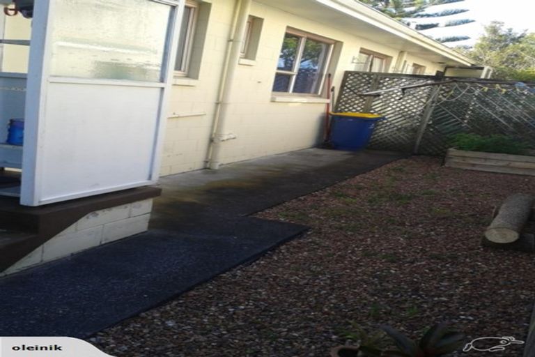 Photo of property in 2/68 West Coast Road, Glen Eden, Auckland, 0602