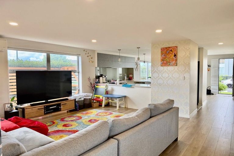 Photo of property in 7 Peat Way, Takanini, 2112