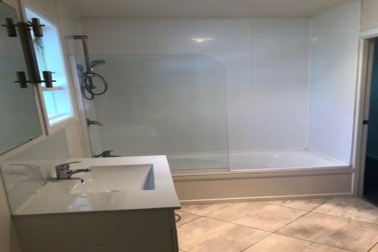 Photo of property in 83 Fairclough Road, Beach Haven, Auckland, 0626