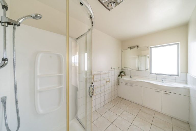 Photo of property in 23 Garrett Place, Riverstone Terraces, Upper Hutt, 5018