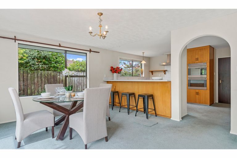Photo of property in 28 Montclare Avenue, Ilam, Christchurch, 8041